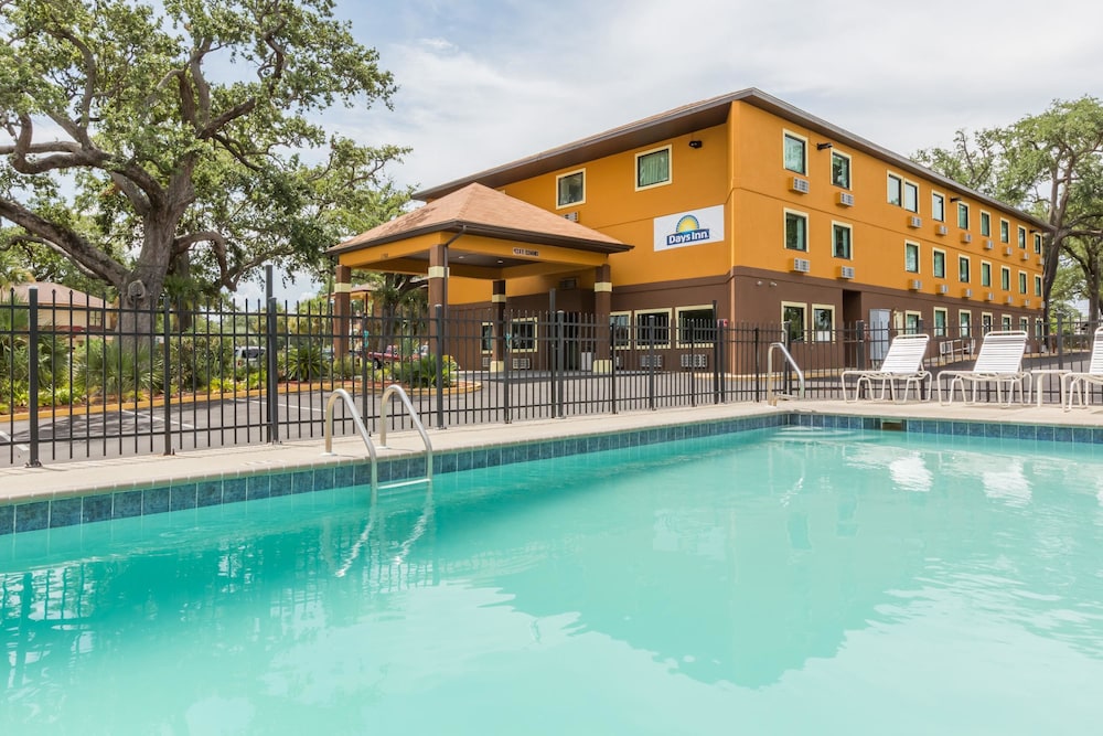 Days Inn By Wyndham Biloxi Beach 3/32