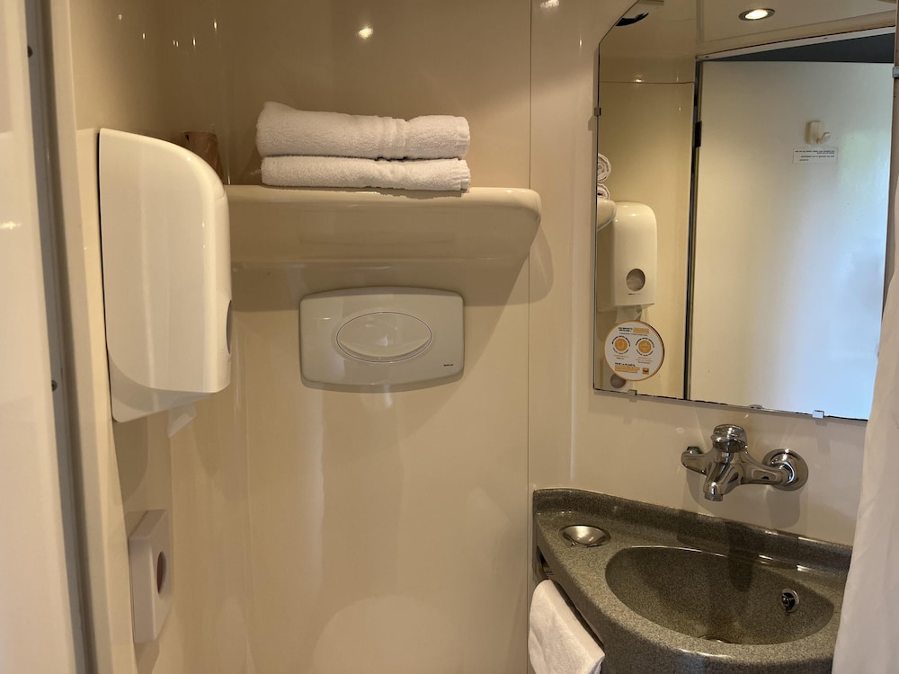 Hotel Premiere Classe Niort Est - Chauray 36/57