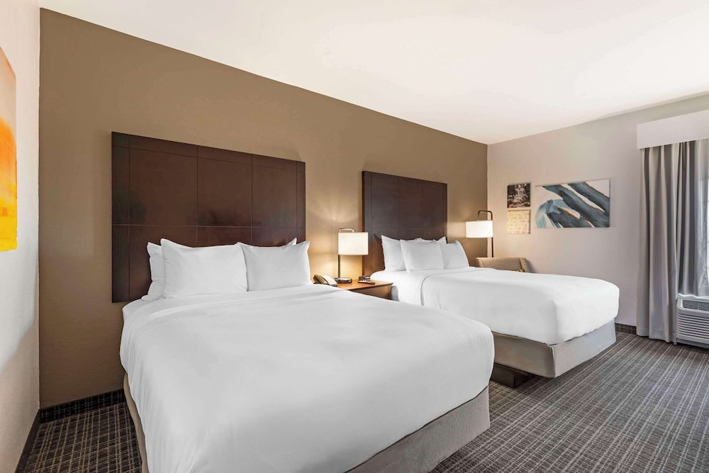 غرفة قياسية بسريرين كوين، Comfort Inn & Suites Verona at Turning Stone Resort Casino 3/6