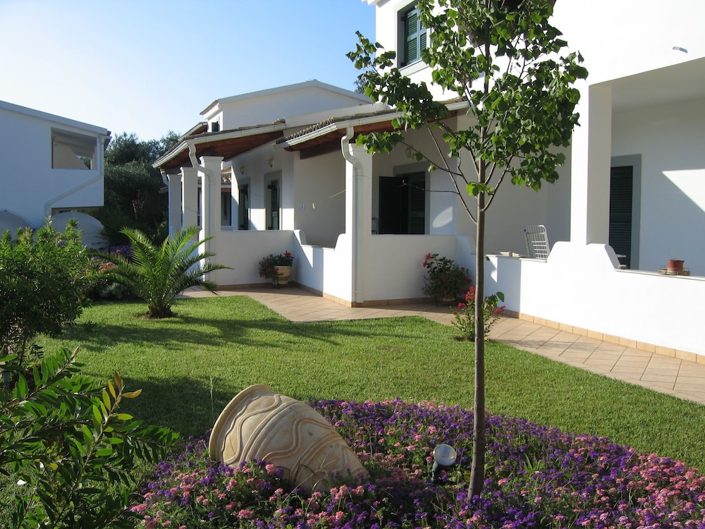 Paradise Inn 48/50