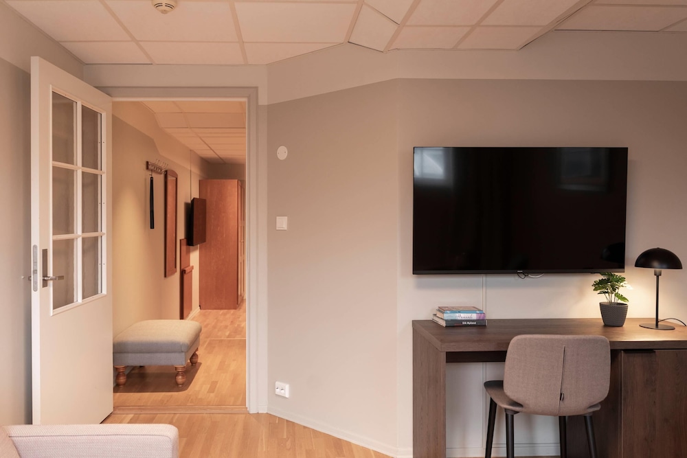 Home Hotel Grimstad 53/61