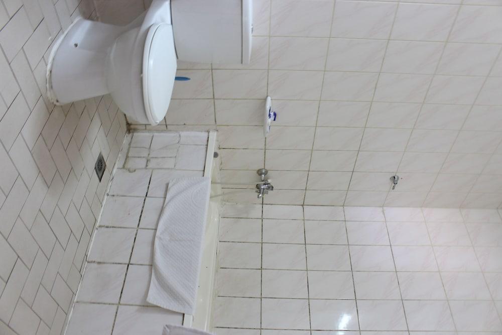Prestige Hotel 12/13