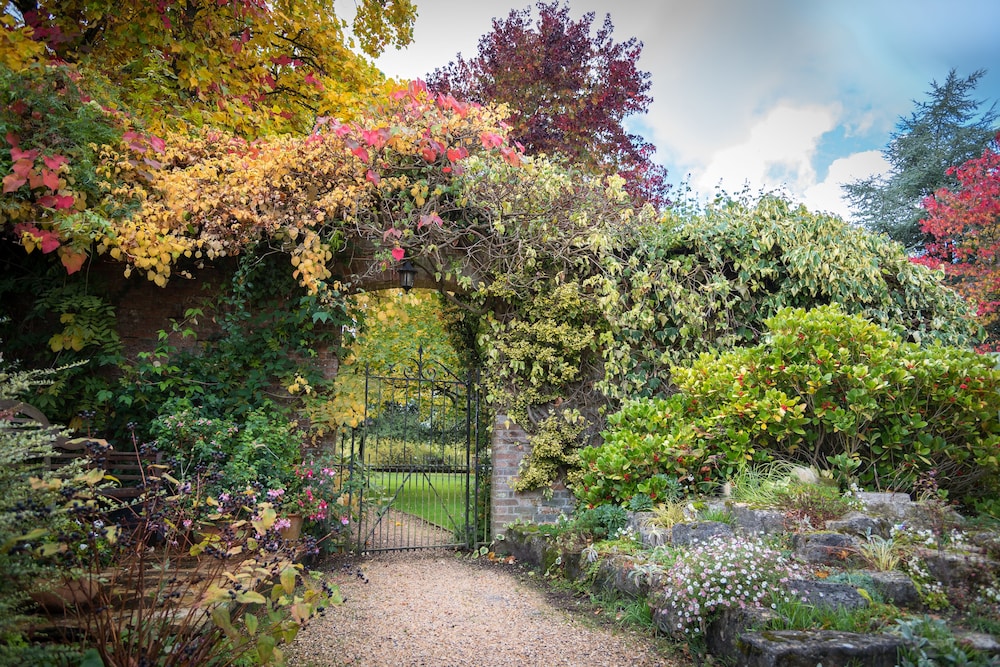 Careys Manor & Senspa 28/55
