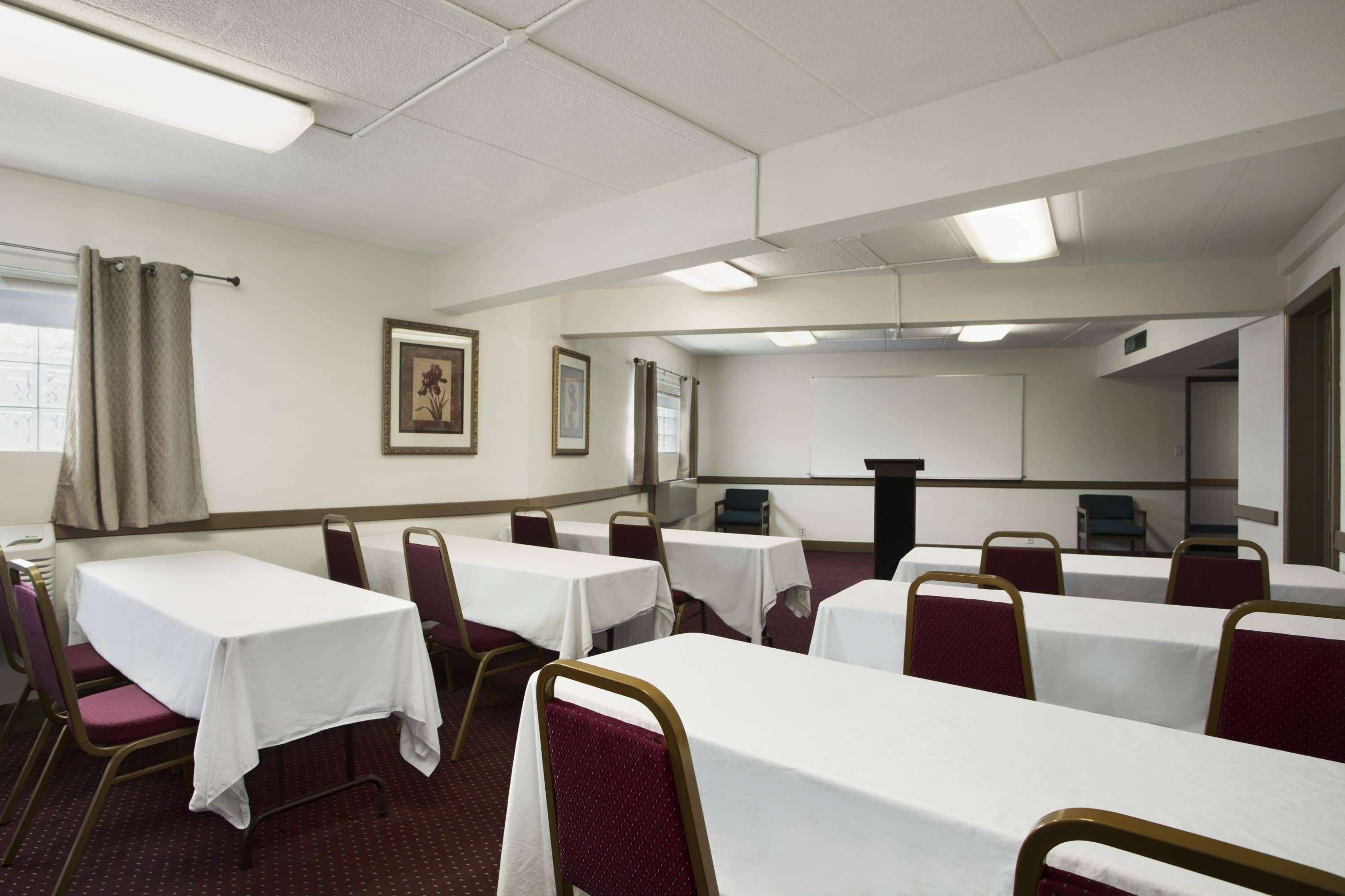 Ramada by Wyndham Pittsburgh/New Stanton 32/38