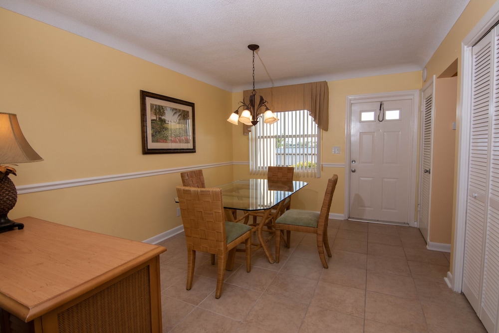PALM BEACH WATERFRONT SUITES 37/67