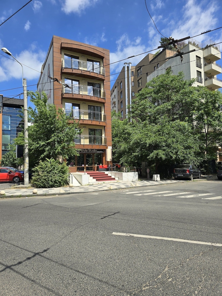 Decebal Residence Apartments 74/80