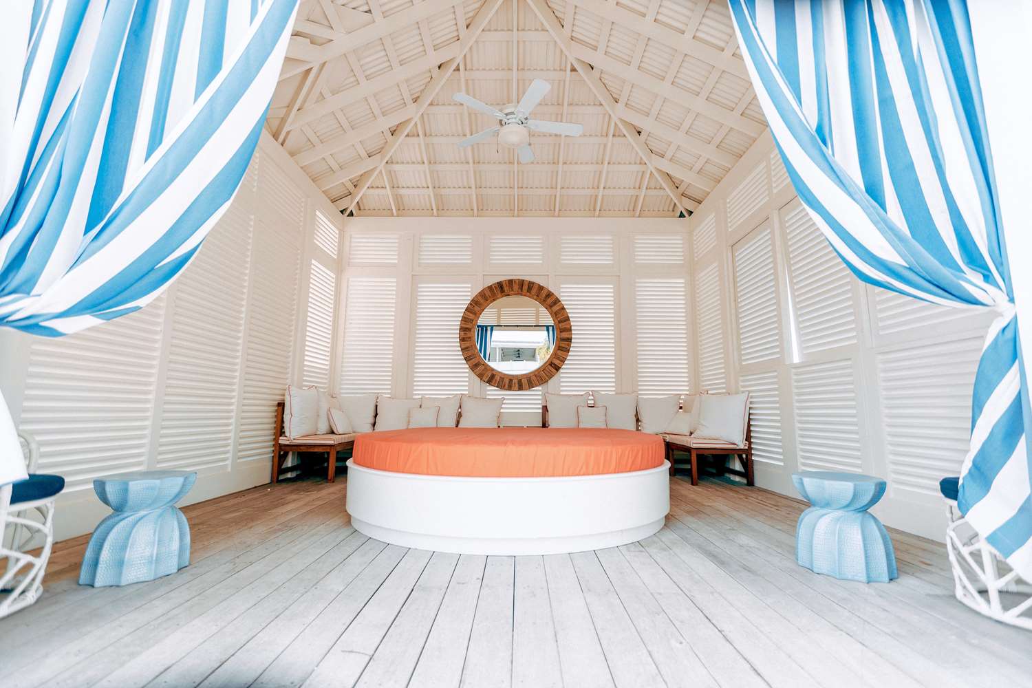 swimming pool spa