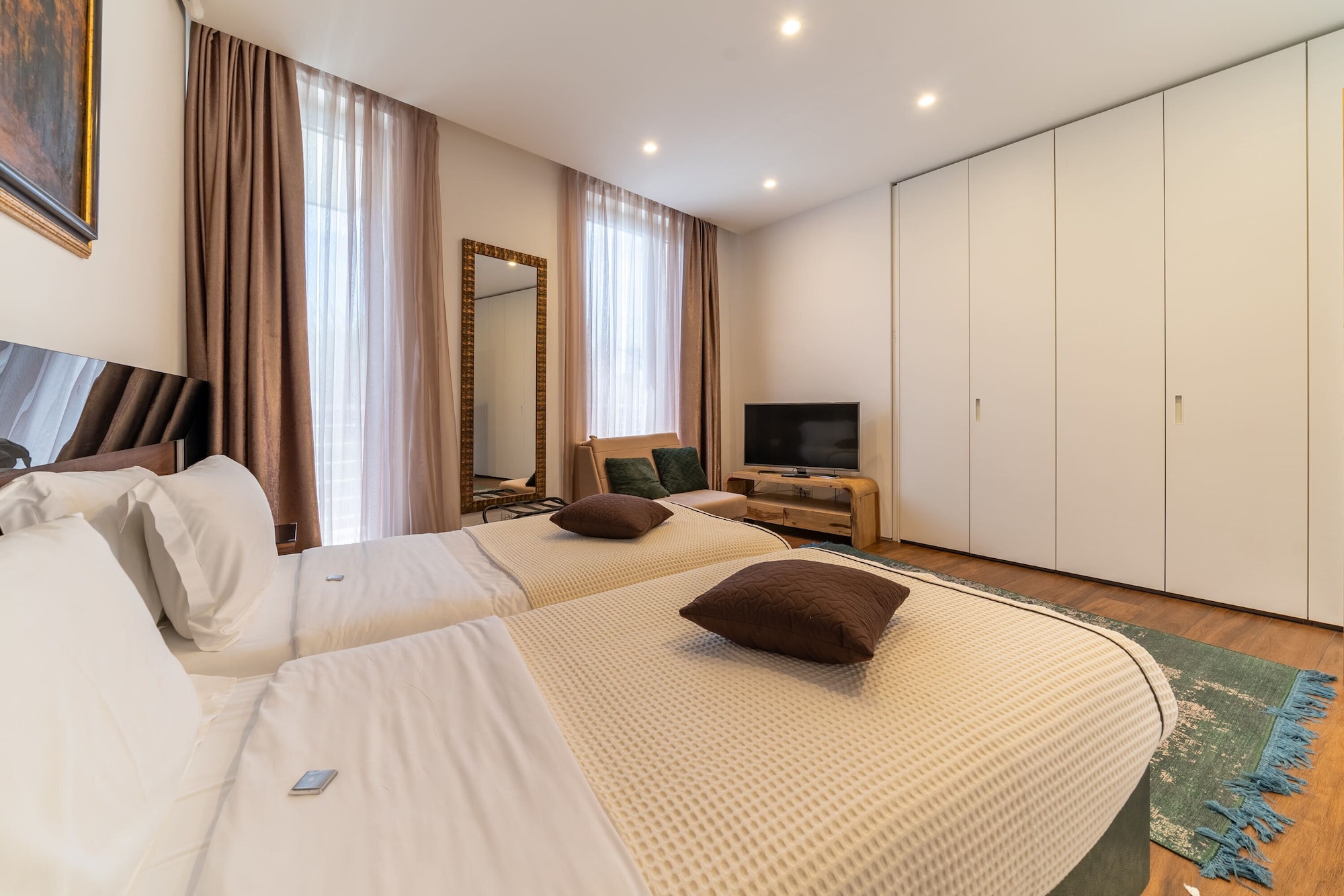 شقة بسرير كينج وسرير كوين بغرفتي نوم بإطلالة جزئية على البحر مع أريكة، Dukley Hotel Resort 2/10