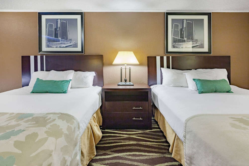 Monroe Hotel 26/52