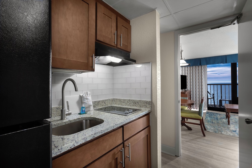Tower, Suite, King Bed, Ocean Front، Sea Crest Oceanfront Resort 5/8