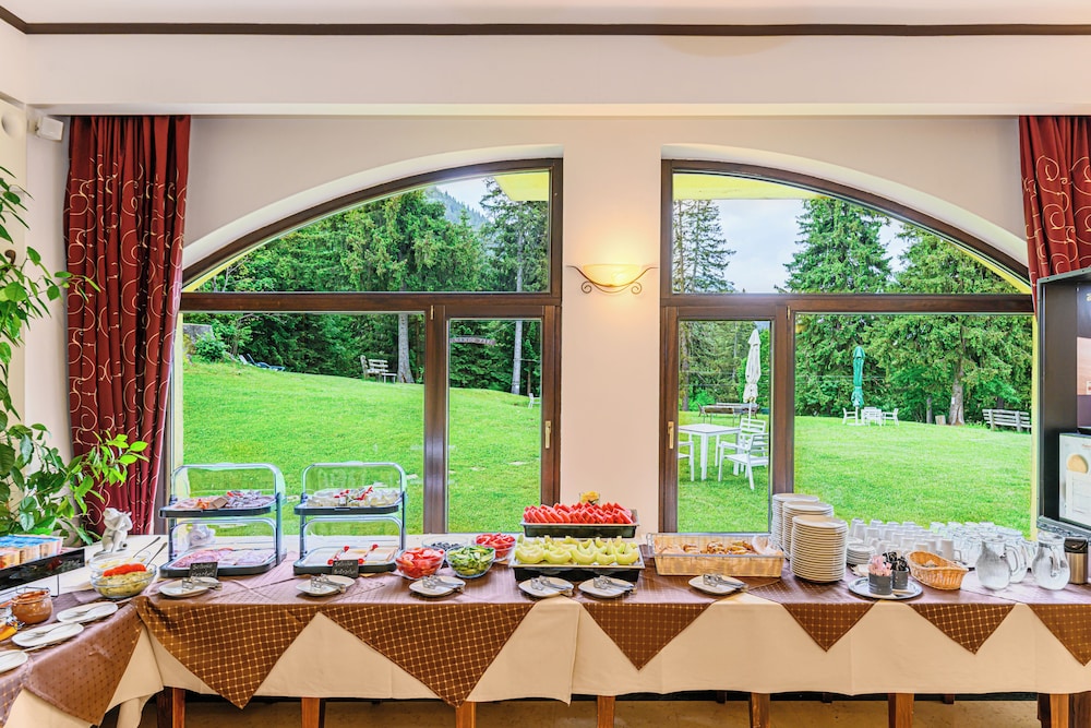 Hotel Casa Viorel 32/50
