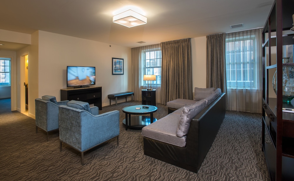 DoubleTree Suites by Hilton Detroit Downtown - Fort Shelby 34/59