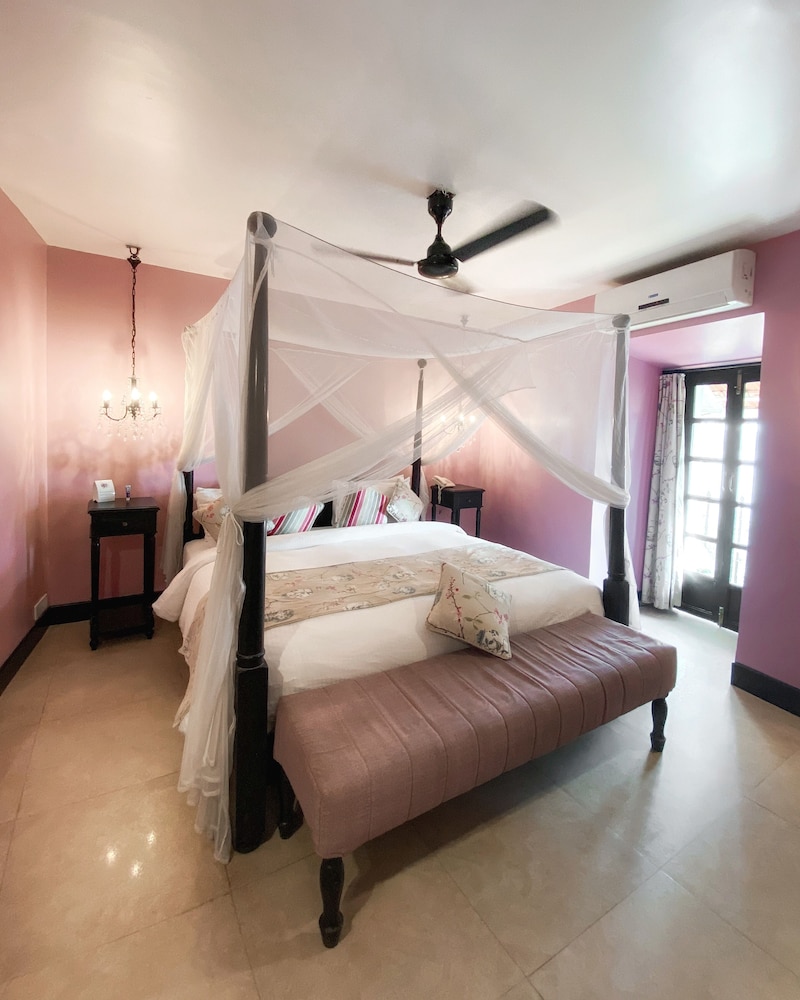 DELUXE, KING BED, SEA VIEW