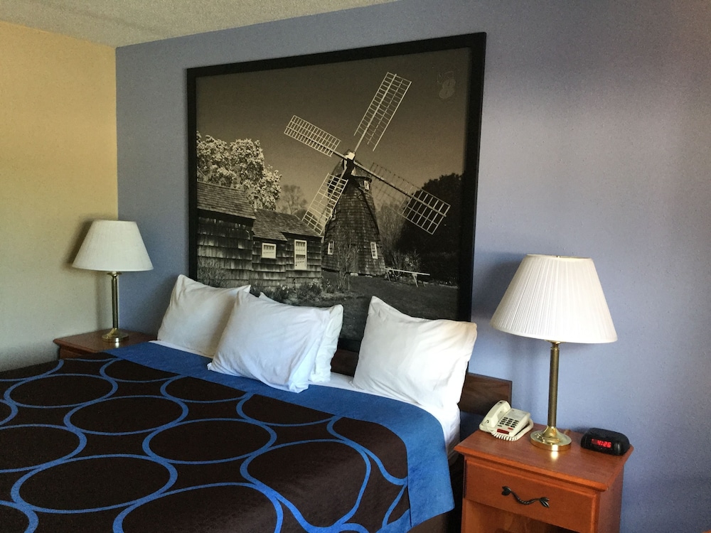 Super 8 by Wyndham Middletown 9/24