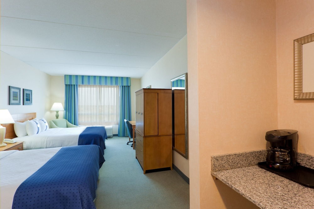 Holiday Inn Manahawkin/Long Beach Island 16/73