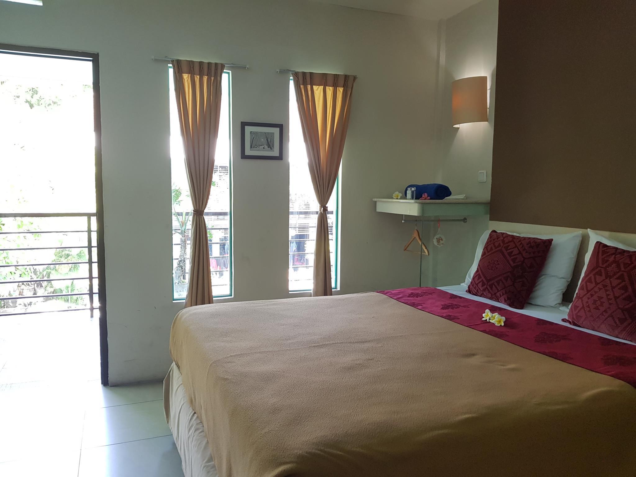 Deluxe, Triple, 1 Queen and 1 Single Bed