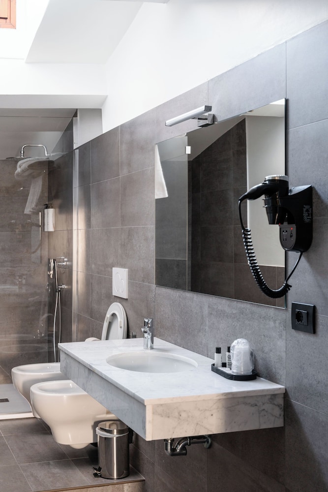 Flom Boutique Hotel 49/50