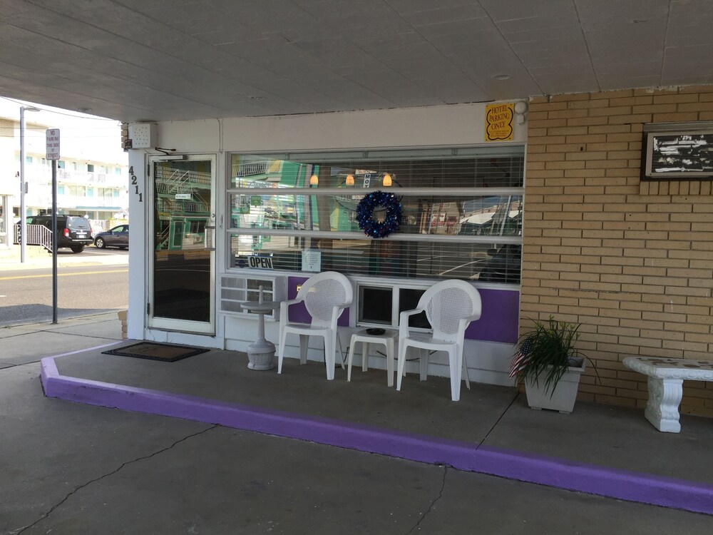 Monaco Motel 6/46