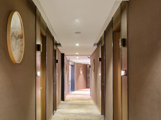 Huhua International Hotel (Shanghai Heqing Road) 22/27