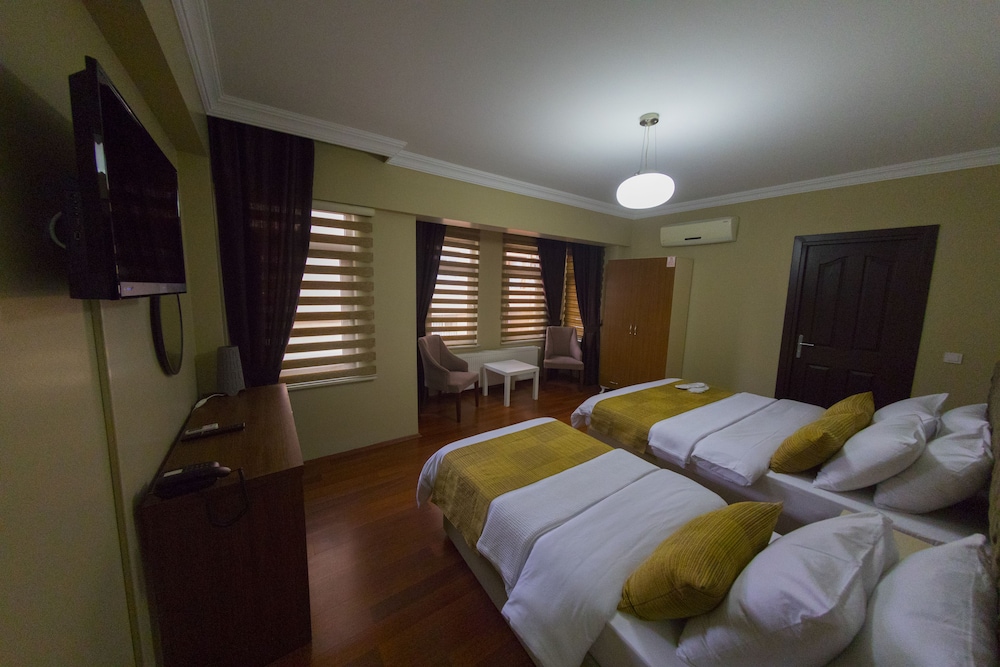 ROOM, TWIN BEDS, CITY VIEW