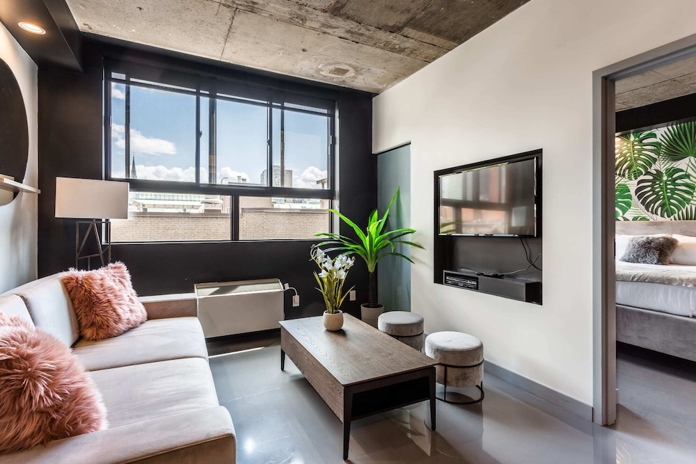 Pierce Boutique Apartments 59/73