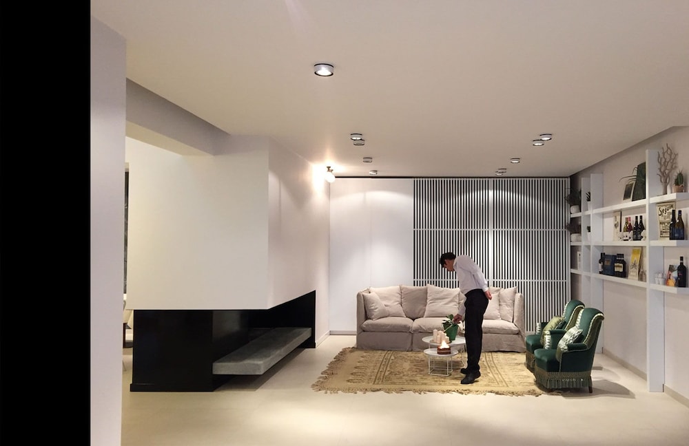 Tale Restaurant & Suite 53/75