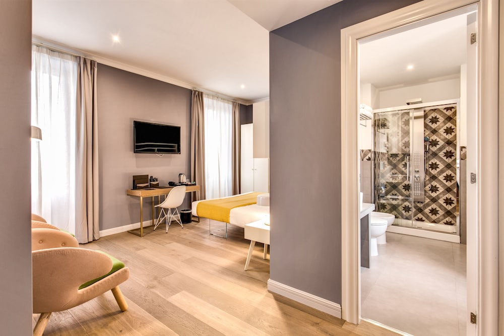 Hotel 87 Eighty-seven 57/72