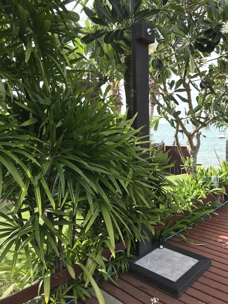 Erawan Villa Hotel 38/50
