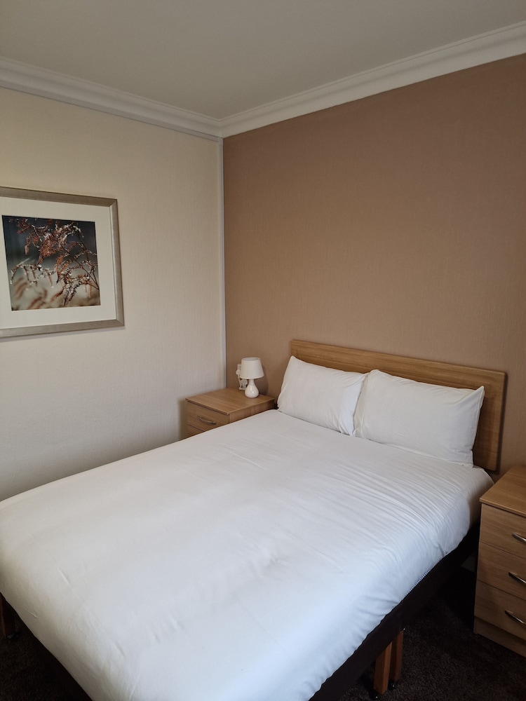 City, Double Bed, No Window