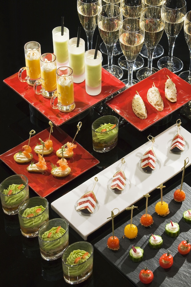 Warwick Paris Champs-Elysees 54/64