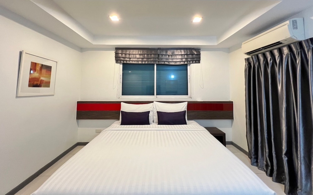 Superior, Double Bed, CUBIC PRATUNAM 2/10