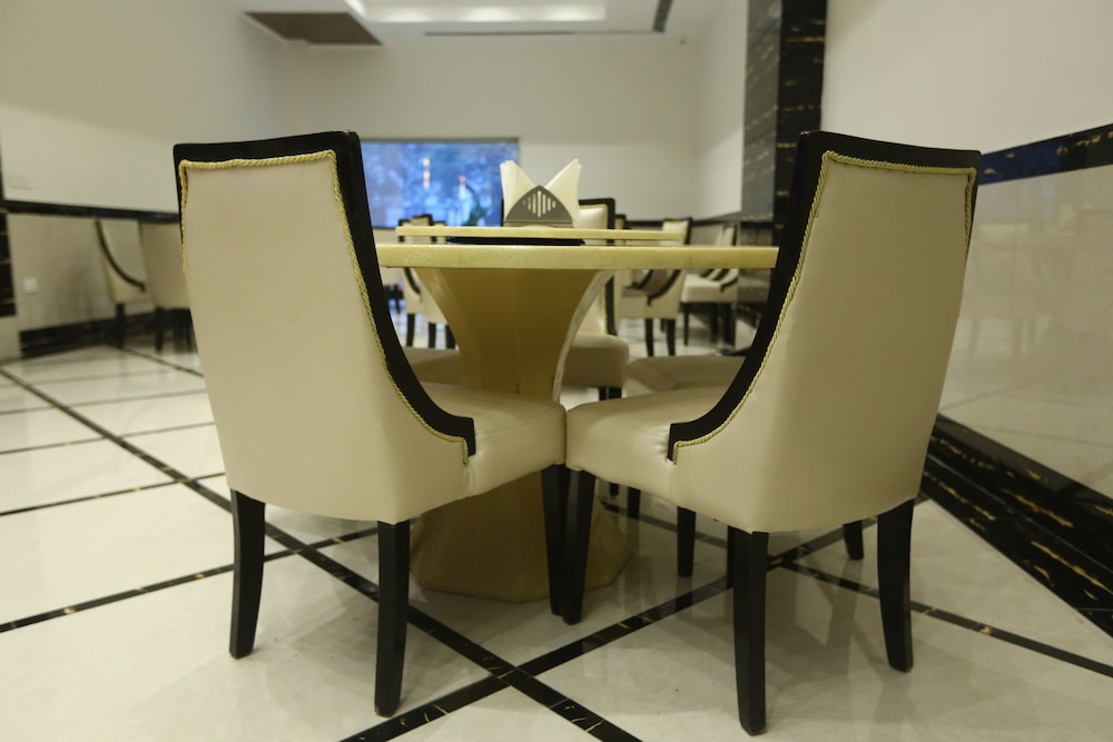 Venizia Sarovar Portico (ex Grand Venizia) 38/55