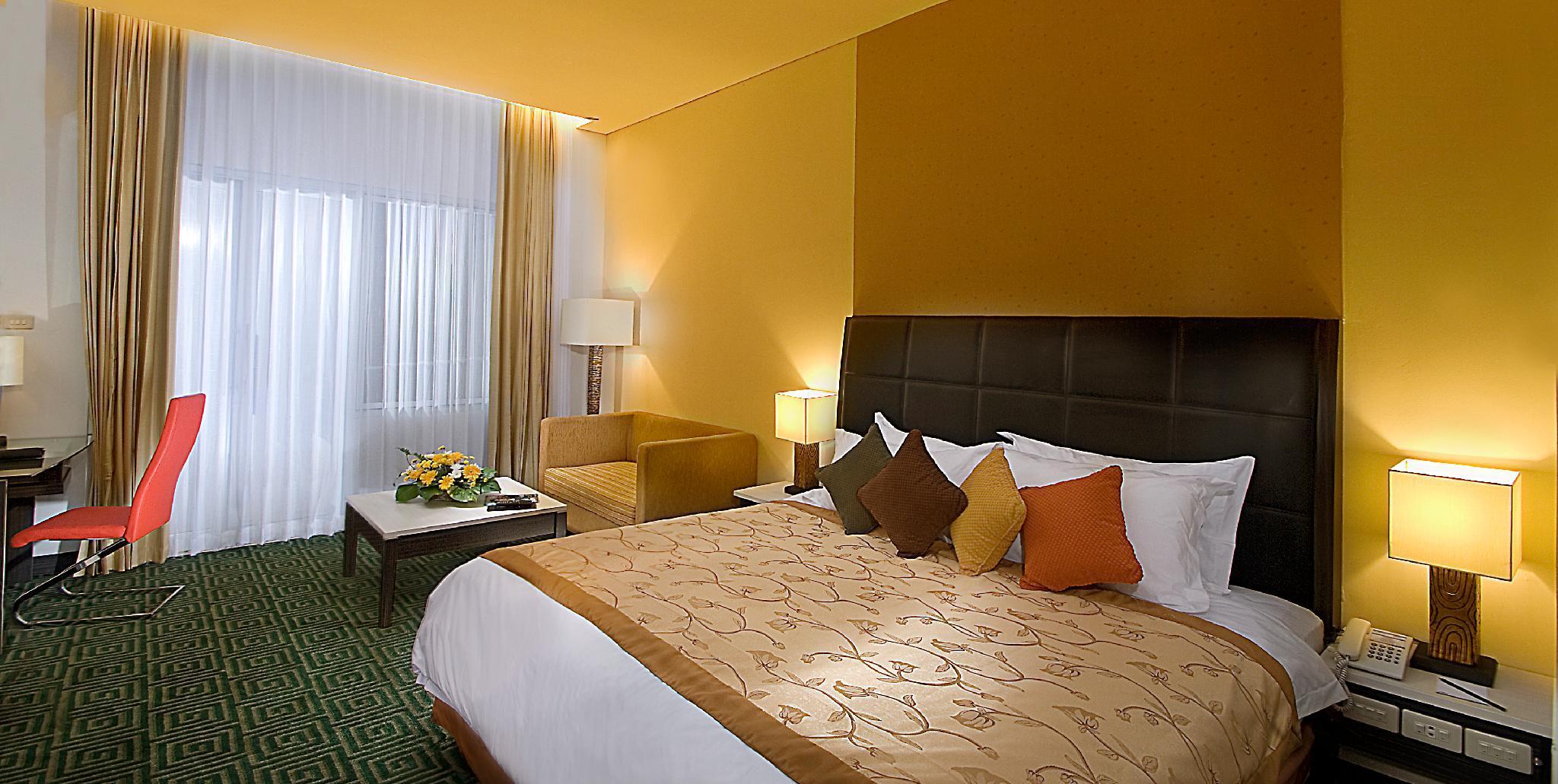 Deluxe, Queen Bed