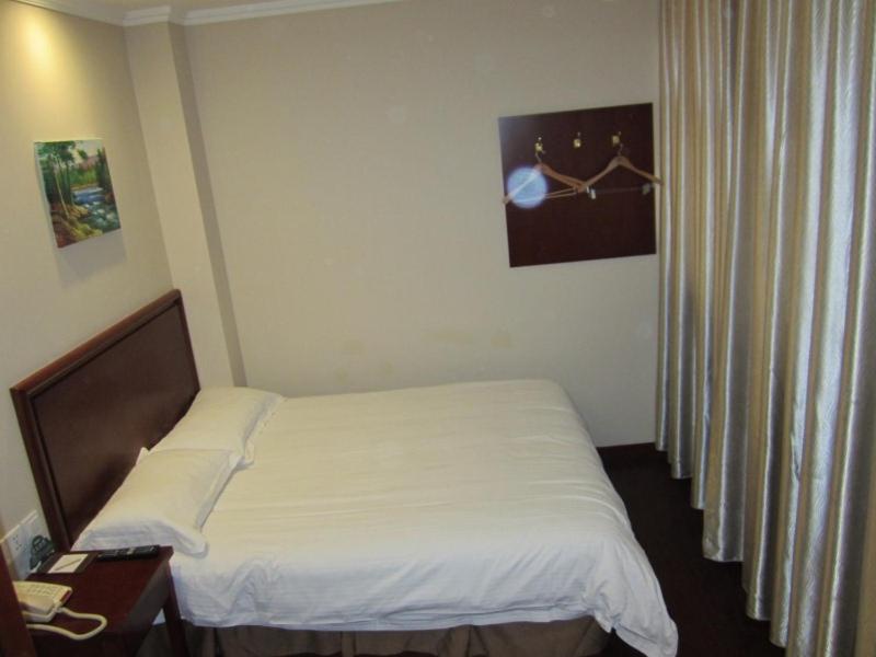 Greentree Inn Shandong Qingdao Jiaozhou Datong Mansion Express Hotel 27/60