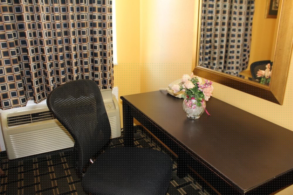 Magnolia Inn And Suites 17/32