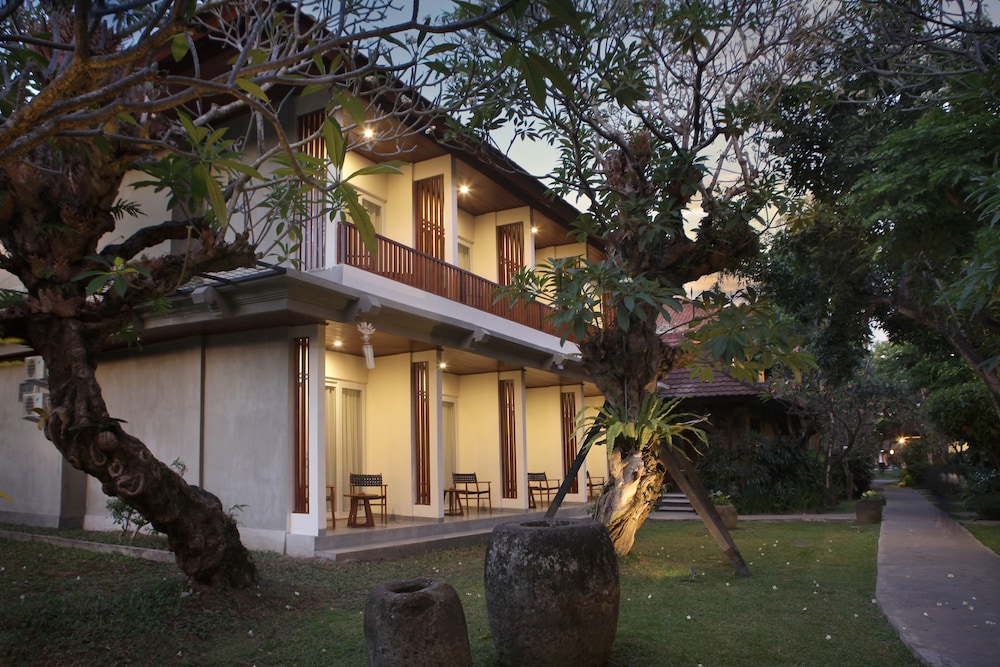 MATAHARI BUNGALOW 3/66