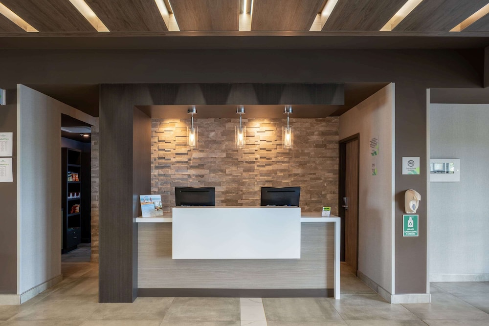 Wingate by Wyndham Kanata West Ottawa 6/49