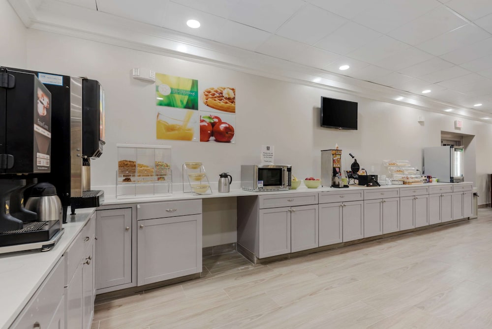 Quality Inn & Suites New Hartford - Utica 28/43