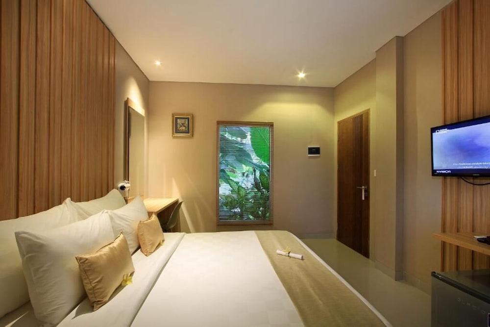 PURI PADMA HOTEL 10/50