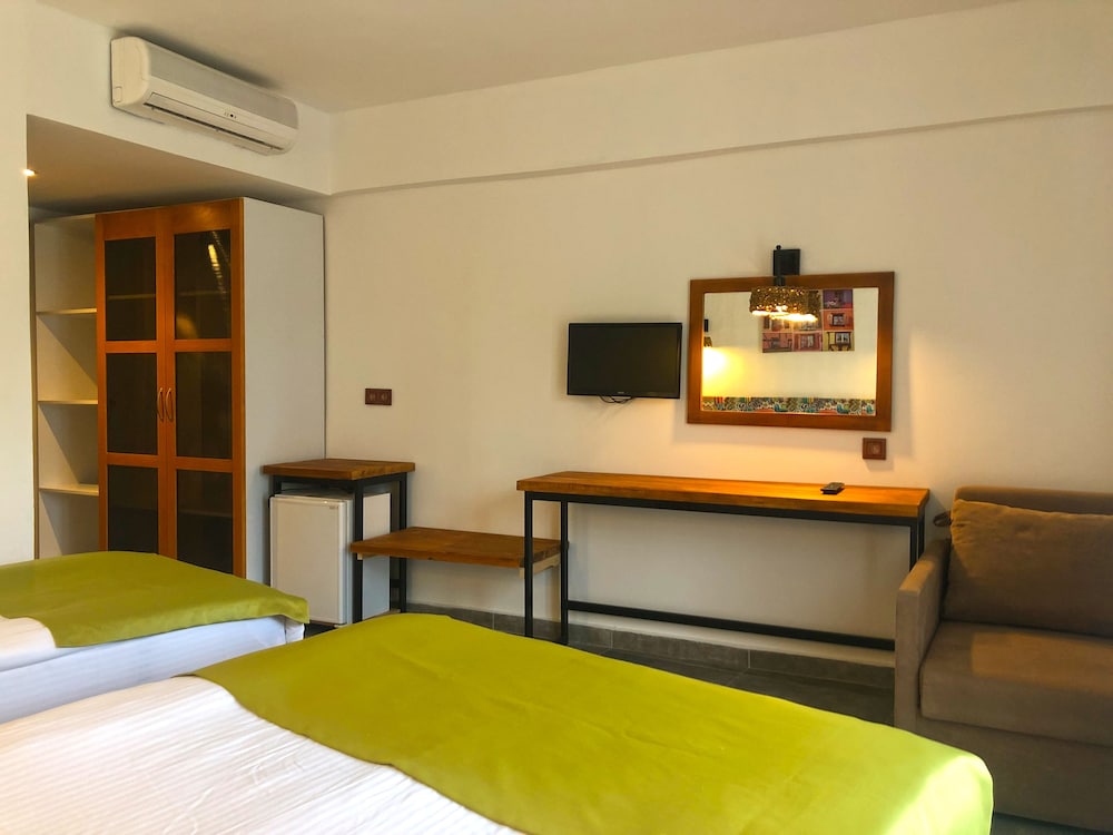 Butikhan Hotel 35/69