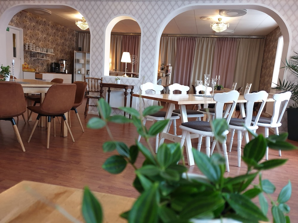 Smålandsstenar Hotell 29/37