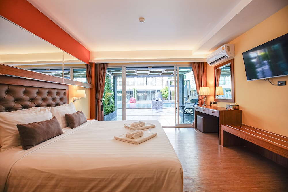 ROOM, DOUBLE OR TWIN BED, POOL ACCESS