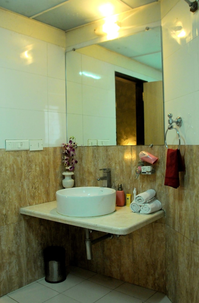 HOTEL MADHAV 34/34