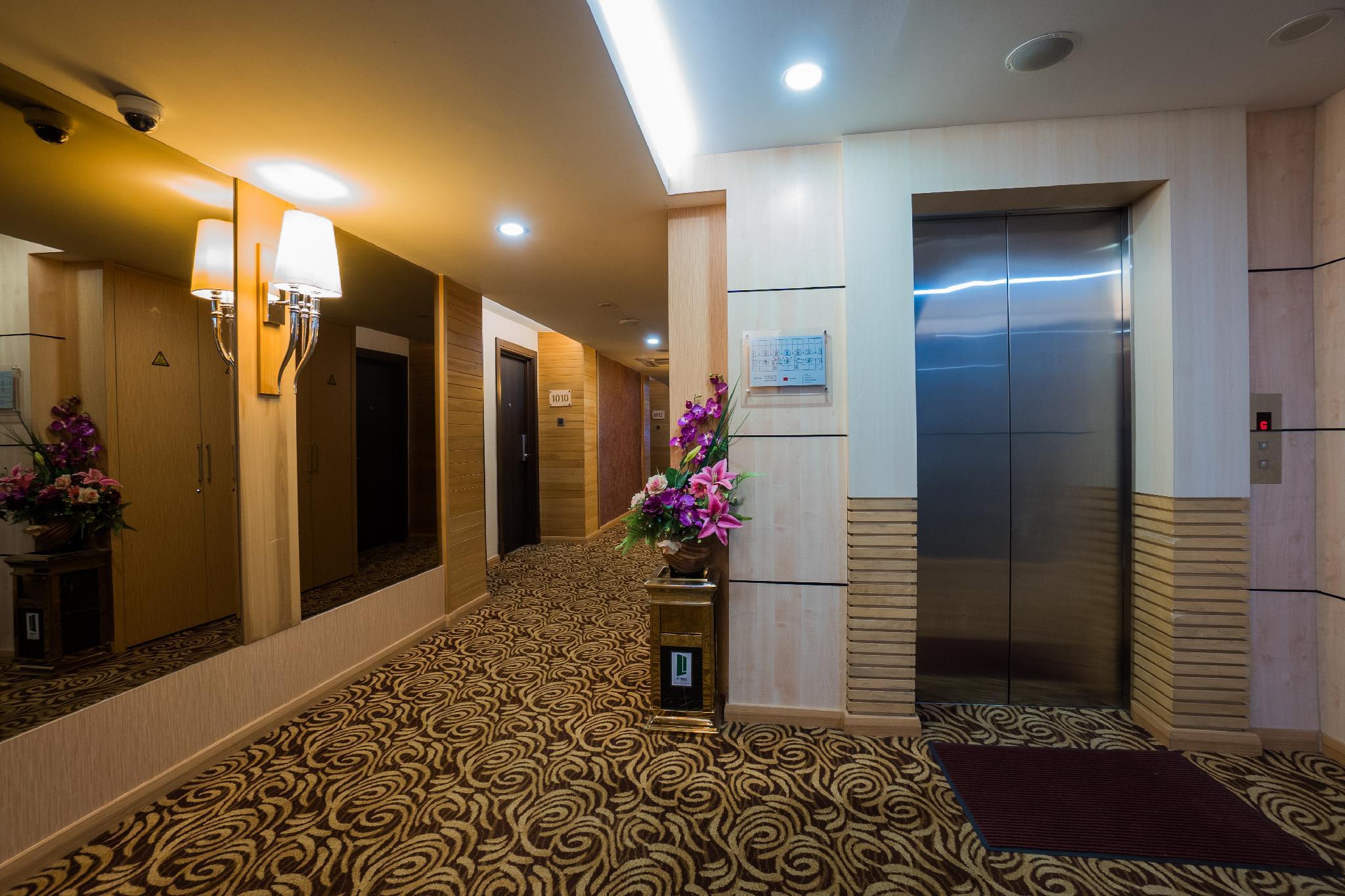 JC Mark Hotel 8/53