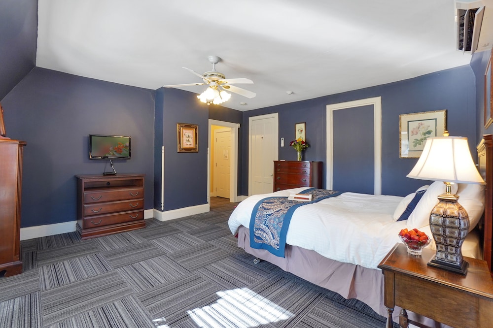 The Summit Debary Inn 21/44