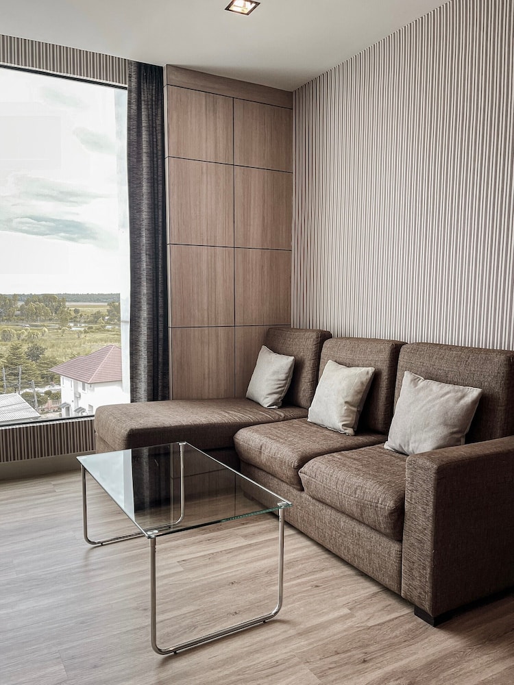 The One Hotel Bueng Kan 30/50