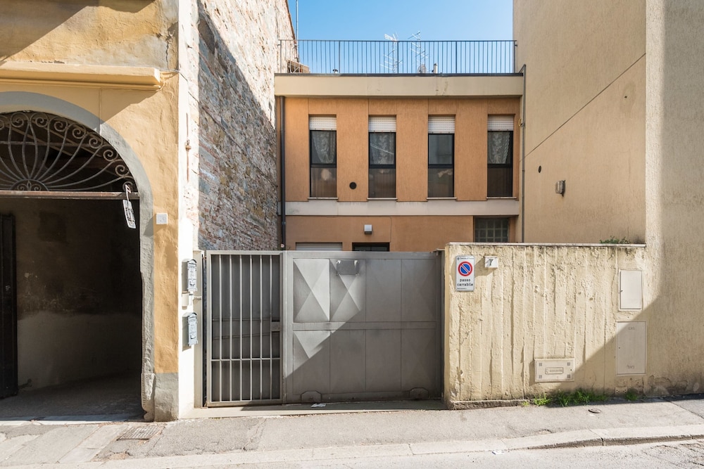 Art Gallery Apartment in Florence 2/33