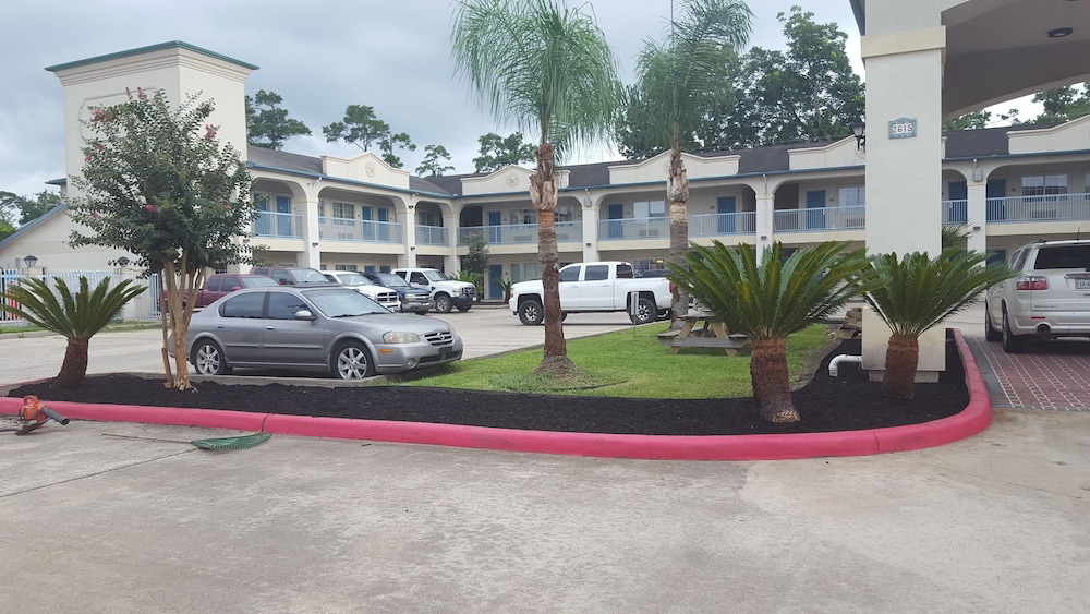 HomeBridge Inn & Suites (Ex Howard Johnson Inn and Suites Beaumont) 23/23