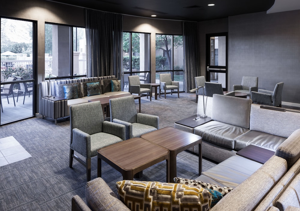 Courtyard Santa Clarita Valencia 26/49