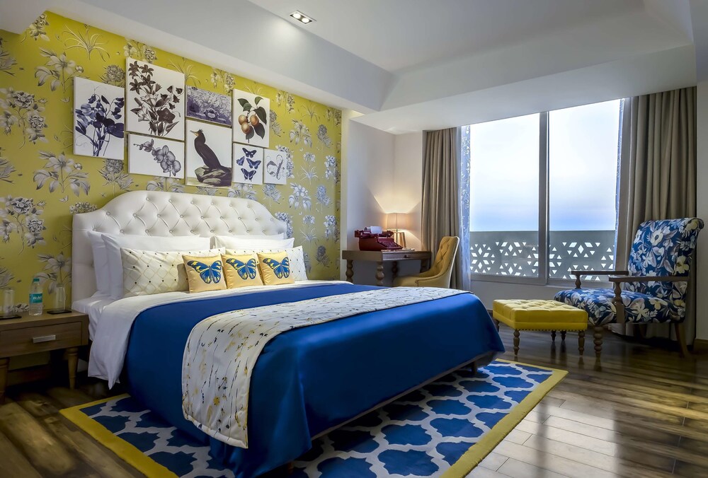 Room, King Bed, City or Park View, Attic